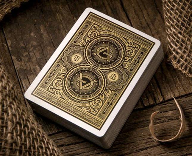 Artisan Playing Cards Collectors Box Q118605