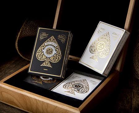 Artisan Playing Cards Collectors Box Q118605